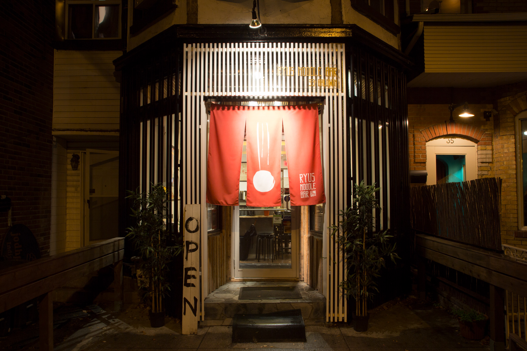 Image of Entrance of Ryus Noodle Bar at 33 Baldwin Street.